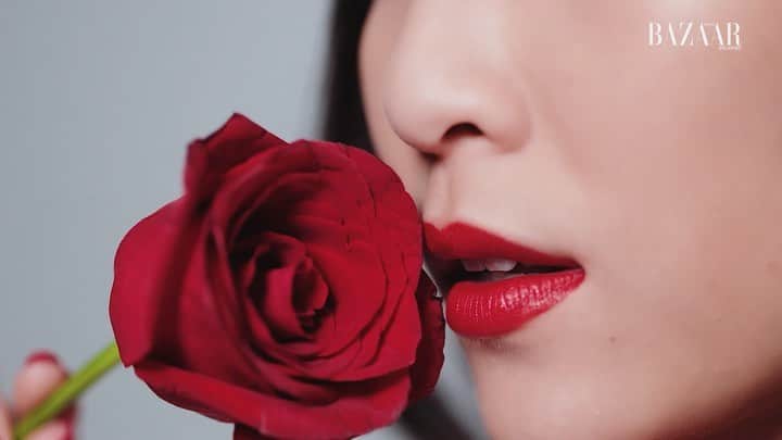 ソニアのインスタグラム：「Your lips are gonna thank you for getting the new Rouge Dior Ultra Care lippies ♥️ With bold colour payoff, comfortable texture and long wearing formula, it keeps you looking immaculate for up to 12 hours 💋  Thank you for the fun and crazy shoot @diormakeup, @harpersbazaarsg - I guess you could say we all... Rose to the occasion 🤣🌹 . Video by @therealewanlim  Produced by @danaonduty  Directed by @windyaulia  Styled by @debby.kwong  Makeup & hair by @marc_teng  Assisted by @navin.pillay #harpersbazaarsg」