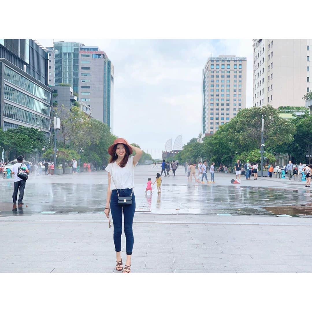 有村実樹さんのインスタグラム写真 - (有村実樹Instagram)「🏙﻿ 初めてのベトナム！﻿ ﻿ お買い物に行ってきます👫﻿ ﻿ ﻿ ﻿ #ホーチミン #ベトナム #旅行 #夏休み #家族旅行 #ショッピング」9月8日 14時47分 - arimura_miki
