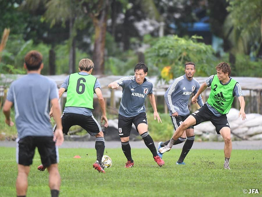 日本サッカー協会さんのインスタグラム写真 - (日本サッカー協会Instagram)「DAY6️⃣ 9/7 ｜アジア2次予選初戦に向け、ミャンマー・ヤンゴンで初練習。練習会場は突如強烈な雨に見舞われ一瞬でピッチも水浸しに。 選手たちもスコールは試合時にも起こりうると想定していたため、こうした環境の変化も確かめるかのように集中力を増して1つ1つのプレーを確かめていました。 ・ #daihyo #SAMURAIBLUE #新しい景色を2022 ―――――――――――――――――― 2022FIFAワールドカップカタールアジア2次予選 🆚ミャンマー代表 📅9/10(火)日本時間21:20KO 📍ミャンマー/Thuwunna Stadium 📺日本テレビ系で生中継 ・ 👉大会情報はJFA.jpへ ――――――――――――――――――」9月8日 15時10分 - japanfootballassociation