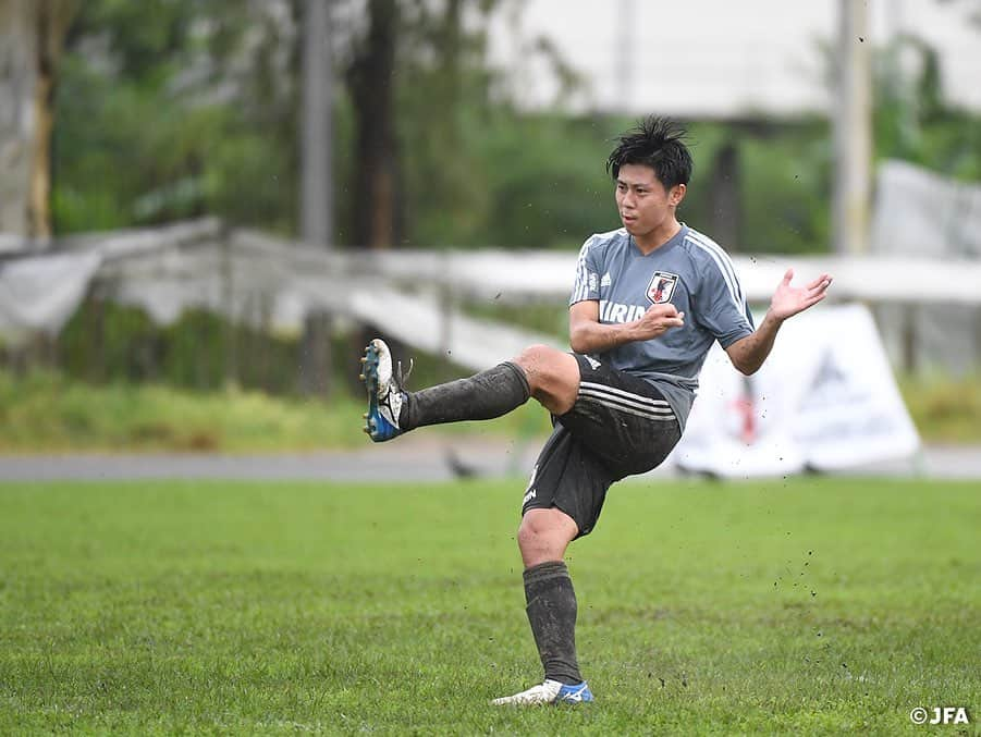 日本サッカー協会さんのインスタグラム写真 - (日本サッカー協会Instagram)「DAY6️⃣ 9/7 ｜アジア2次予選初戦に向け、ミャンマー・ヤンゴンで初練習。練習会場は突如強烈な雨に見舞われ一瞬でピッチも水浸しに。 選手たちもスコールは試合時にも起こりうると想定していたため、こうした環境の変化も確かめるかのように集中力を増して1つ1つのプレーを確かめていました。 ・ #daihyo #SAMURAIBLUE #新しい景色を2022 ―――――――――――――――――― 2022FIFAワールドカップカタールアジア2次予選 🆚ミャンマー代表 📅9/10(火)日本時間21:20KO 📍ミャンマー/Thuwunna Stadium 📺日本テレビ系で生中継 ・ 👉大会情報はJFA.jpへ ――――――――――――――――――」9月8日 15時10分 - japanfootballassociation