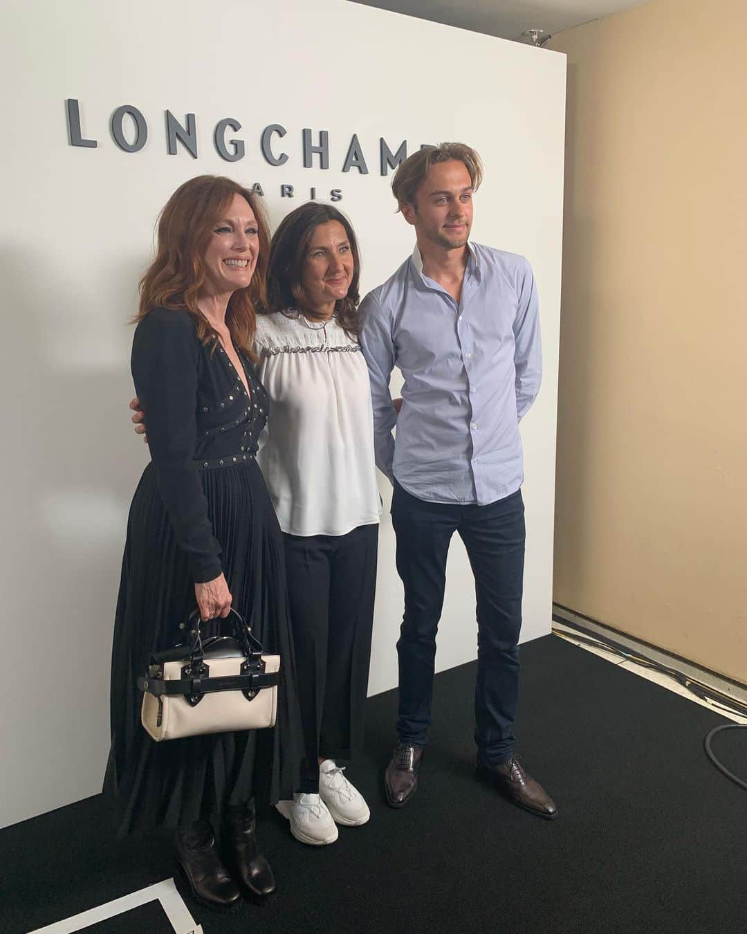 ジュリアン・ムーアさんのインスタグラム写真 - (ジュリアン・ムーアInstagram)「Congratulations to #sophiedelafontaine on her beautiful show for @longchamp today.  I was so happy to see her again and her gorgeous son who was 8 years old the last time I saw him. 😱😀#longchampSS20 #sponsored」9月8日 6時34分 - juliannemoore