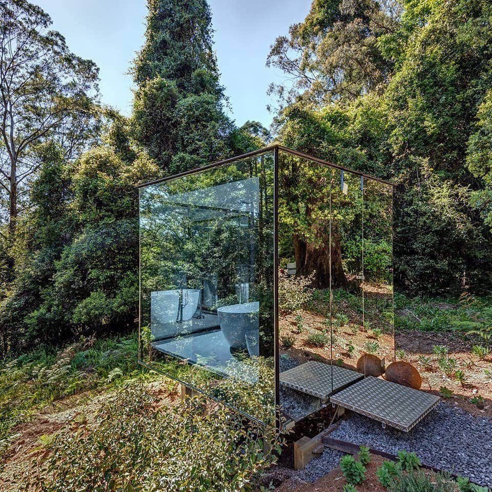 Airbnbさんのインスタグラム写真 - (AirbnbInstagram)「Only two hours from Sydney, this tiny house is hidden amid thick bushland on the edge of the Cambewarra Range Nature Reserve. A bathtub encased in a glass cube lets you sink into nature au naturel. Just don’t be surprised if a curious kangaroo stops by to witness the enduring mystery of human bathing rituals.  Photo: @cloudbreakerfalls」9月8日 7時16分 - airbnb