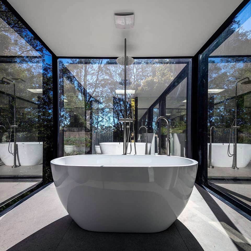 Airbnbさんのインスタグラム写真 - (AirbnbInstagram)「Only two hours from Sydney, this tiny house is hidden amid thick bushland on the edge of the Cambewarra Range Nature Reserve. A bathtub encased in a glass cube lets you sink into nature au naturel. Just don’t be surprised if a curious kangaroo stops by to witness the enduring mystery of human bathing rituals.  Photo: @cloudbreakerfalls」9月8日 7時16分 - airbnb