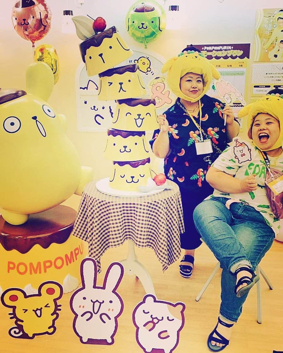 ミナコさんのインスタグラム写真 - (ミナコInstagram)「SANRIO EXPO 2019 招待して頂き行ってきました💙💙❤❤💜 どれもこれも可愛くて癒され空間でした(*^^*)♥️♥️♥️ 毎週日曜日　BSフジ　朝９時～ サンリオキャラクターズ　ポンポンジャンプ も見てねぇ～✌️ #SANRIO EXPO 2019 #SANRIO #ポンポンジャンプ #punyus#プニュズ#plusmodel #plusfashion #curvyfashion #curvywomen #curvy#棉花糖女孩#肉肉女 #plussize#ぽっちゃり#ぽちゃコーデ#ぽちゃかわ#激ぽちゃ#ミケポ#デブカワ#ぽっちゃり好きと繋がりたい#デブ女#巨尻#メイク#古着#ヴィンテージ#カラフル#派手」9月8日 7時09分 - mi7kooooo