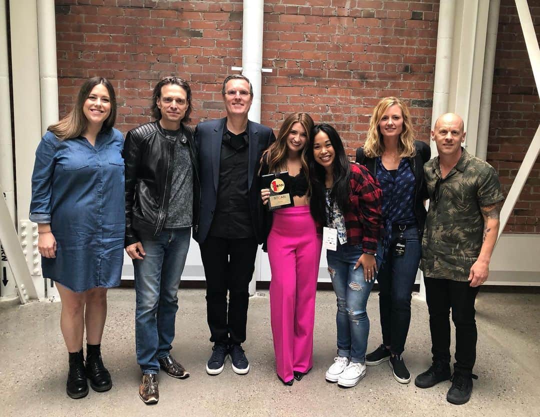 SOCANさんのインスタグラム写真 - (SOCANInstagram)「Congratulations @tenilletownes from all of us at #SOCAN! “Somebody’s Daughter” hit No. 1 on the Nielsen BDS Country chart at the top of this year. The song was co-written by Tenille Townes, Luke Laird and Barry Dean, and published by @redbricksongs.」9月8日 7時36分 - socanmusic