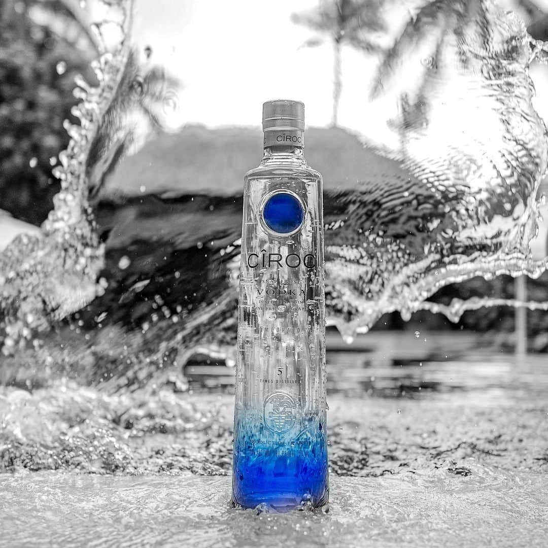 ディディさんのインスタグラム写真 - (ディディInstagram)「#ad 🔵 Yes. It’s the SMOOTHEST vodka in the world. Blue dot @ciroc TRY IT!」9月8日 7時36分 - diddy