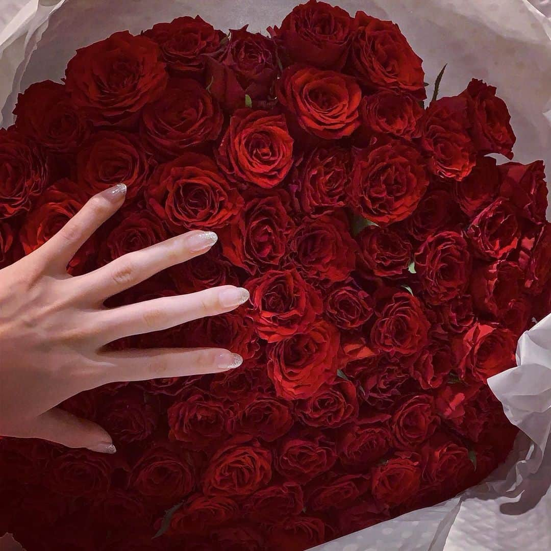 夢咲りおなさんのインスタグラム写真 - (夢咲りおなInstagram)「#100本の薔薇#🌹#mybirthday」9月8日 7時49分 - yumerio0906