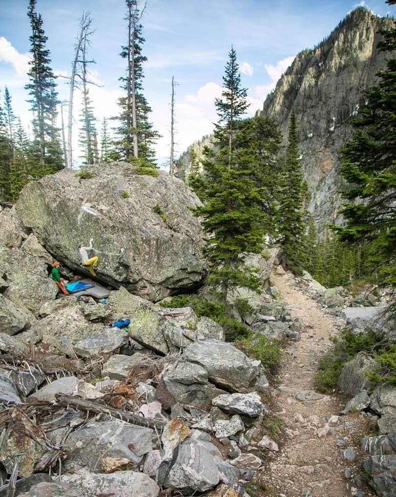 シャーロット・デュリフのインスタグラム：「Hey we had two @coldhousemedia vlogs coming out on @epictvclimbing last month: . - Vlog 95 : @joshlrsn escaped for few days in the Tetons... leave 5 guys alone in Wyoming and you get a good combo of cowboys, rodeo, icecream and of course rad bouldering! . - Vlog 96 : EB Team Meeting in Satan... we can pretty much say we took over the cliff!  Follow the link in my bio to check them out!  1st and 2nd pic by @joshlrsn 3rd pic by @ebclimbing  @petzl_official @eb_climbing @volxholds @luxov_connect @mountainhardwear  #petzlteam #petzlgram #belaybetter #teameb #meetingeb #posetespieds #useyourfeet #climbinginnovation #ebescalade #beyondhope」