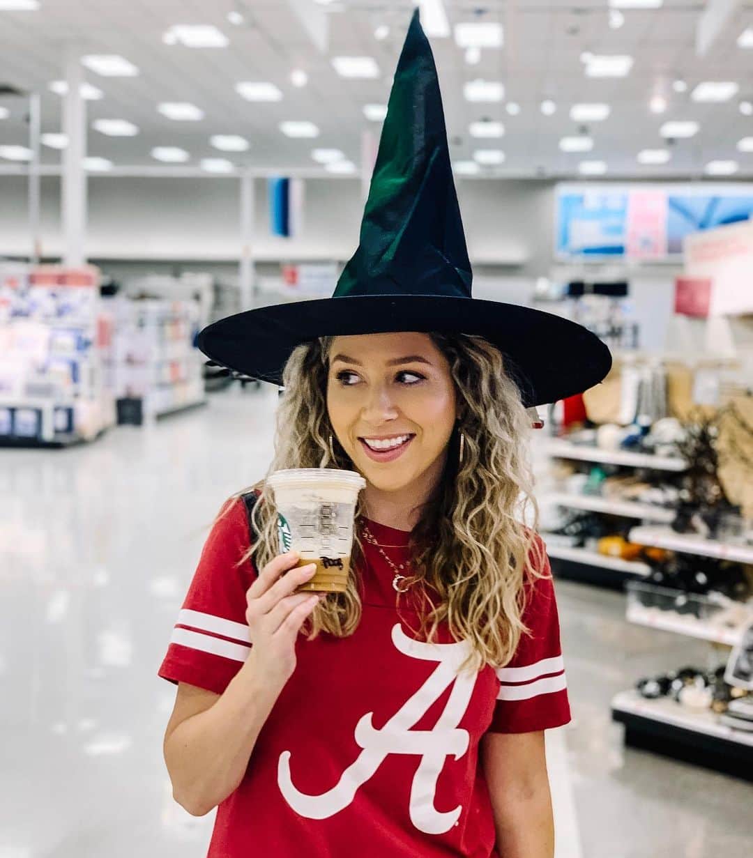 Tracy and Stefanieのインスタグラム：「Witches be basic. 🎃 🍂 ☕️ #rolltide #gobama 🐘」
