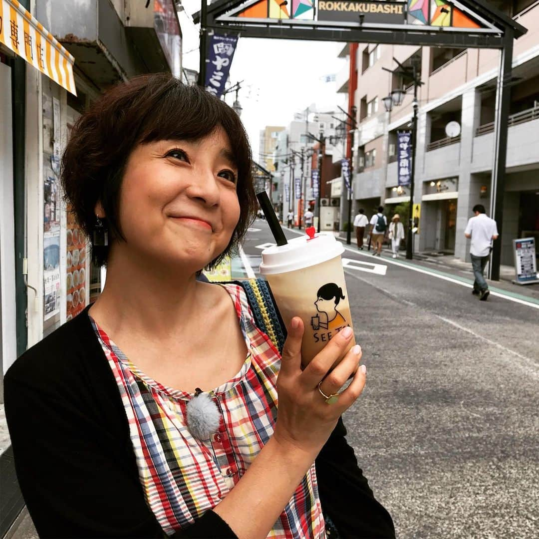 テレビ東京「朝の！さんぽ道」さんのインスタグラム写真 - (テレビ東京「朝の！さんぽ道」Instagram)「今週の！ 朝の！さんぽ道は！ 「気になる駅から  徒歩５分さんぽ！」 降りたことの無い駅には、 いろいろな発見が！  藤田朋子さんが、残暑のなか 元気にさんぽ！ ちょっと変わった  #タピオカ  を手にご満悦！ お楽しみに！  #朝のさんぽ道 #テレビ東京 #藤田朋子 #駅名 #横浜 #反町 #大倉山 #白楽 #渡る世間」9月8日 8時20分 - asanosanpomichi