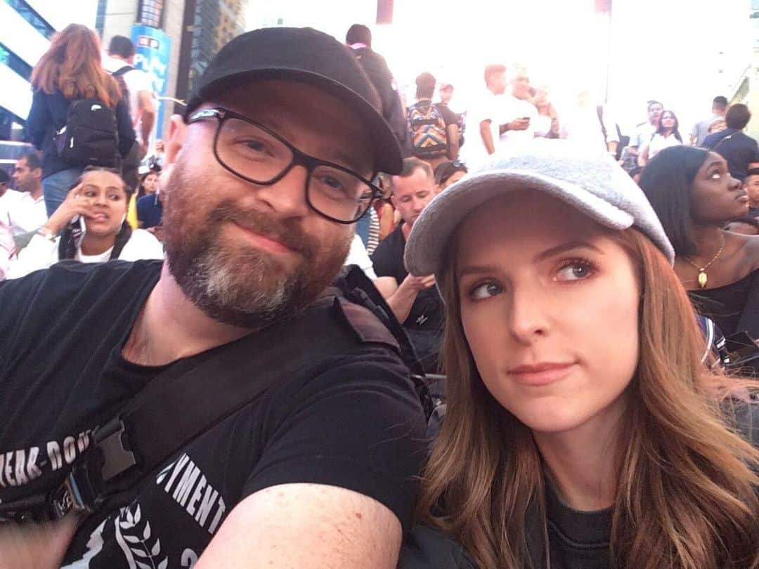 アナ・ケンドリックさんのインスタグラム写真 - (アナ・ケンドリックInstagram)「The first time my brother and I came to times square by ourselves from Maine we were 12 and 14. Now he’s a real New Yorker and we’re old as fuck, but he indulged me.」9月8日 8時21分 - annakendrick47