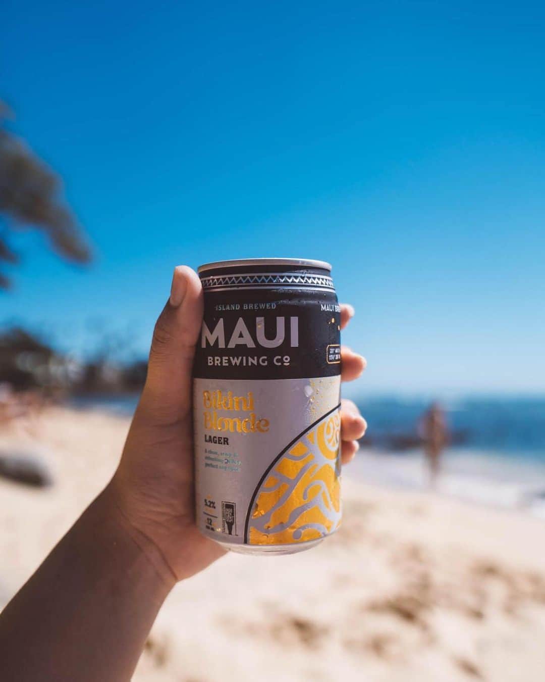 ハワイアン航空さんのインスタグラム写真 - (ハワイアン航空Instagram)「Enjoy a cold one on #NationalBeerLoversDay! Serving @mauibrewingco. on all our flights, be sure to grab one the next time you fly. What's your favorite beer? 🍺 (21+ only) . . . . #ExploreHawaii #GlimpseofHawaii #NakedHawaii #HawaiiUnchained #AlohaOutdoors #AdventureAwaits #VisitOahu #HawaiiNei #Beach」9月8日 8時21分 - hawaiianairlines