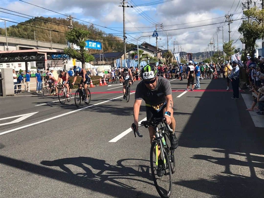 のインスタグラム：「【第９回倉敷国際トライアスロン大会　バイク】 トランジションを経て、スイムからバイクへ。 鷲羽山から瀬戸大橋の下をくぐり、旧鷲羽山スカイラインを走ります。 #倉敷国際トライアスロン #トライアスロン #triathlon #児島 #kojima #倉敷市 #倉敷 #kurashiki  #クラシキ文華 #クラシキブンカ #kurashikibunka #kurabunka  #japan #japantrip #instgramjapan #visitjapanjp」