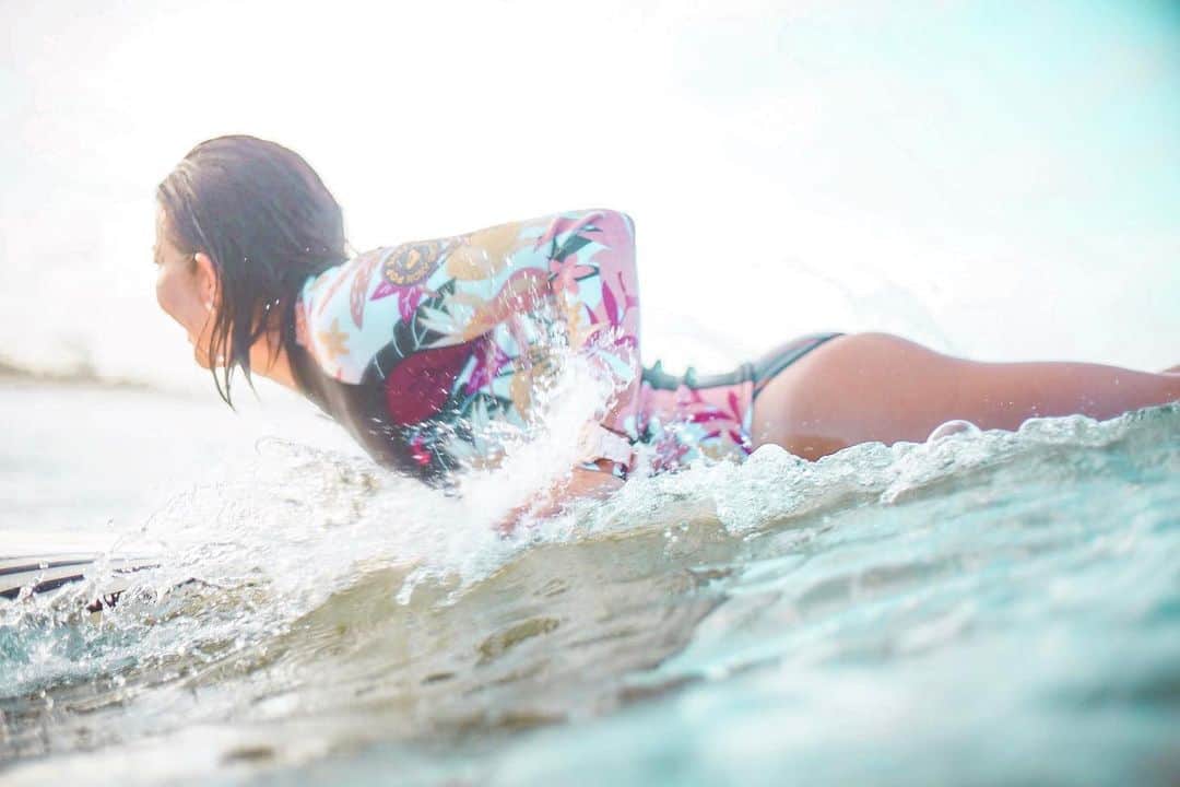 金子藍さんのインスタグラム写真 - (金子藍Instagram)「来季のロキシーのウエットスーツ @roxyjapan . #roxy #roxyjapan #roxywetsuit #2020roxy #surf #surfing #haneypresets #テイクオフ #サーフィン #ウエットスーツ #アクティブ #宮崎 #サーフトリップ #girl」9月8日 9時10分 - aikaneko_surf