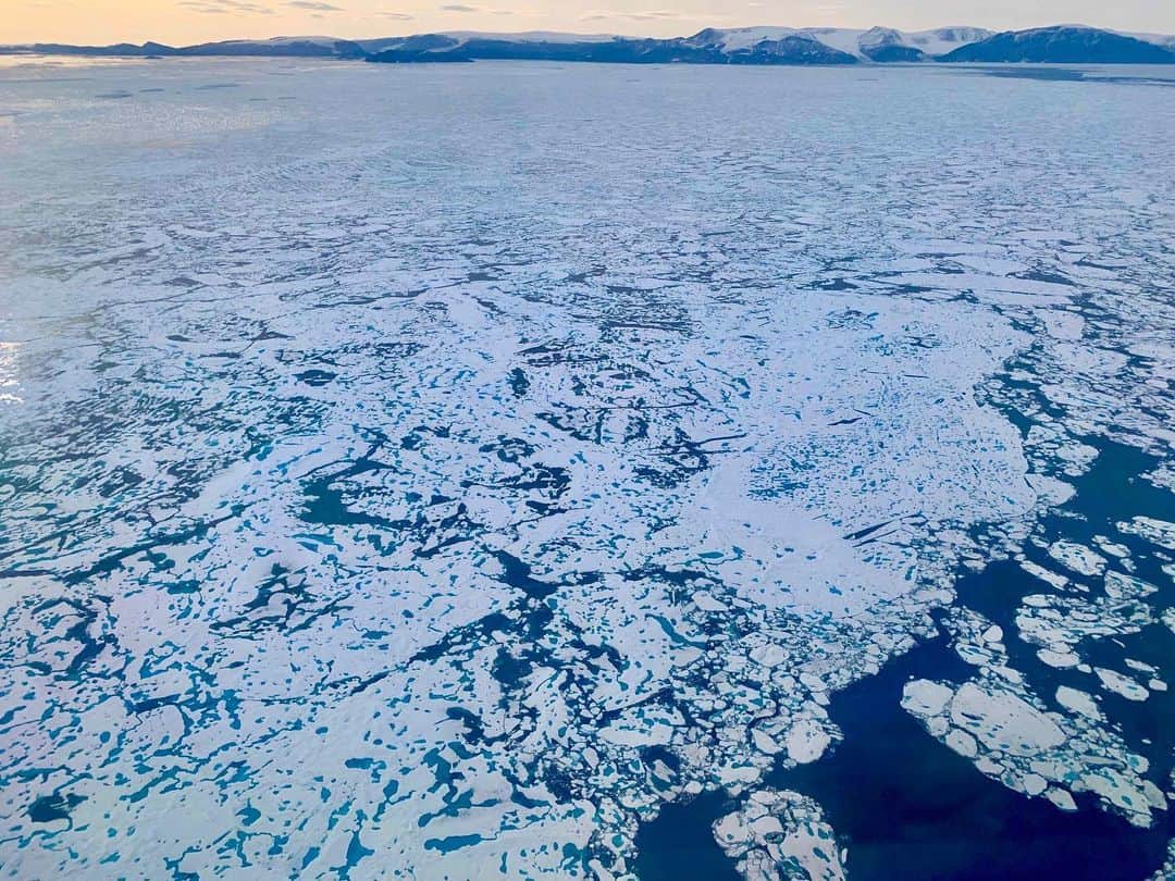 NASAさんのインスタグラム写真 - (NASAInstagram)「Greenland is where it’s at. ⁣⁣ ⁣⁣ And by “it,” we mean three of our different ice measuring missions — Operation #IceBridge, Oceans Melting Greenland (OMG) and the Airborne Visible/Infrared Imaging Spectrometer (AVIRIS). ⁣⁣ ⁣⁣ IceBridge is in Greenland beginning a series of flights to measure sea ice and land ice during the summer melt season. OMG is studying the ocean’s effect on the island’s melt and AVIRIS is verifying how the satellite #ICESat2’s lasers are working to see melty ice. ⁣⁣ ⁣⁣ In the last image, you can see all three planes meeting on the runway. ⁣⁣ ⁣⁣ Image 1 & 2: Linette Boisvert/NASA⁣⁣ Image 3 & 4: John Sonntag/NASA⁣⁣ Image 5: Eugenia de Marco/NASA⁣⁣ ⁣⁣ #NASA #Earth #Ice」9月8日 9時18分 - nasa