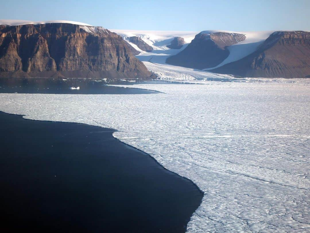 NASAさんのインスタグラム写真 - (NASAInstagram)「Greenland is where it’s at. ⁣⁣ ⁣⁣ And by “it,” we mean three of our different ice measuring missions — Operation #IceBridge, Oceans Melting Greenland (OMG) and the Airborne Visible/Infrared Imaging Spectrometer (AVIRIS). ⁣⁣ ⁣⁣ IceBridge is in Greenland beginning a series of flights to measure sea ice and land ice during the summer melt season. OMG is studying the ocean’s effect on the island’s melt and AVIRIS is verifying how the satellite #ICESat2’s lasers are working to see melty ice. ⁣⁣ ⁣⁣ In the last image, you can see all three planes meeting on the runway. ⁣⁣ ⁣⁣ Image 1 & 2: Linette Boisvert/NASA⁣⁣ Image 3 & 4: John Sonntag/NASA⁣⁣ Image 5: Eugenia de Marco/NASA⁣⁣ ⁣⁣ #NASA #Earth #Ice」9月8日 9時18分 - nasa