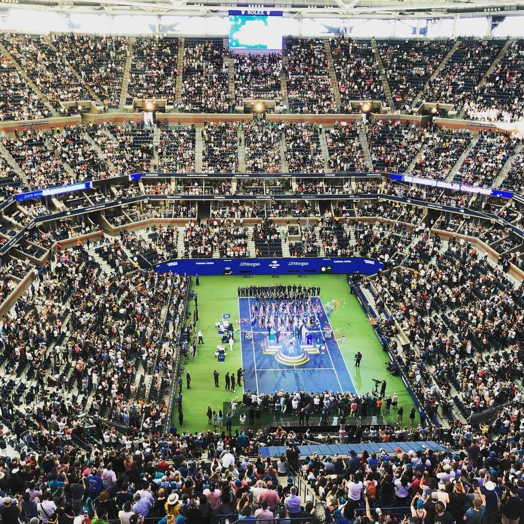 伊達公子さんのインスタグラム写真 - (伊達公子Instagram)「US OPEN 2019大会13日目 19歳Bianca Andreescuが優勝🏆 勢いに加えて、まだまだ強くなる可能性も感じさせてくれる決勝でした。 鍋島アナウンサーと一緒に女子決勝を私は解説させていただきました。 #伊達公子 #kimikodate #テニス #テニスプレイヤー #tennis #tennisplayer #istatennis #instasports #usopen #usopen2019 #usopentennis #usopentennis2019 #全米オープンテニス #全米オープンテニス2019 #nyc #ny #ニューヨーク #wowow #wowowtennis #大会13日目 #day13 #grandslam #grandslam2019 #女子決勝 #womensfinal」9月8日 9時40分 - kimiko.date