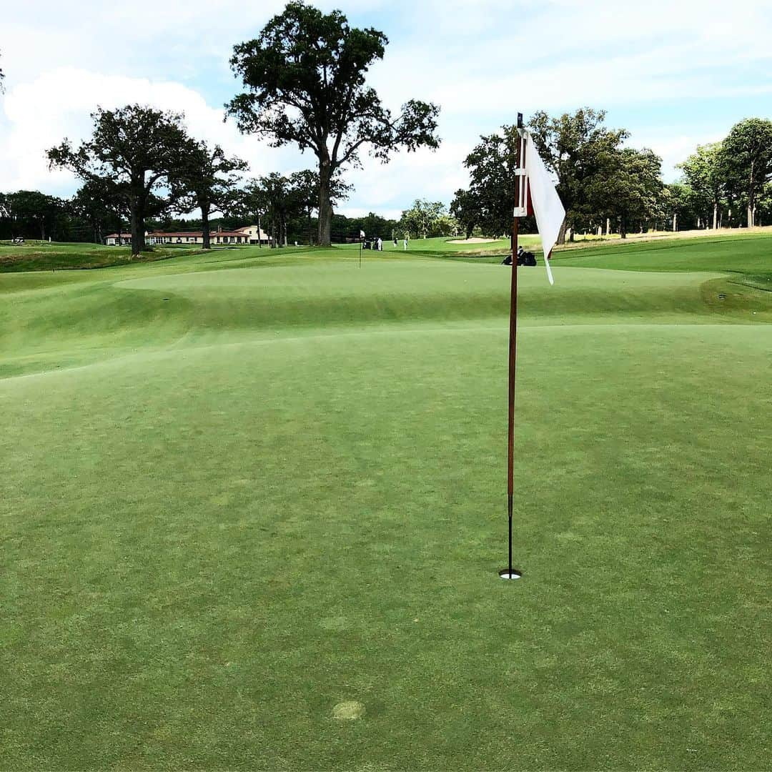 ルーク・ドナルドさんのインスタグラム写真 - (ルーク・ドナルドInstagram)「Nothing quite like some late afternoon golf on a warm Autumn day! Back in Chicago for a few days to get in some work with @patgossnugolf - got to play with the @numensgolf today at Old Elm - one of my favorites in Chicago and arguably the best set of greens in the mid west. In the next few weeks the NU team will have played Conway Farms, Olympia Fields, Old Elm, Butler, Glenview & Shoreacres. That’s a pretty nice little lineup - It’s good to be a Kitty Cat 🐱 #Chitown #312 #OldElm #Raynor #DonaldRoss #NU #Cats」9月8日 9時48分 - lukedonald