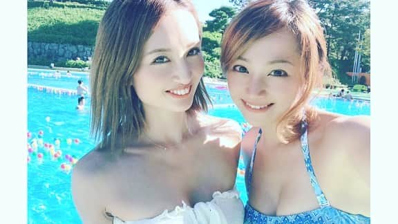 葵ゆりかさんのインスタグラム写真 - (葵ゆりかInstagram)「プール👙 平日だったからか、すいてた😊 楽しかったー❤️ #西武園ゆうえんち #プール #pool #👙#夏の思い出 #夏の終わり #夏 #summer #水着 #bikini #friends #japanesegirl #bikinigirls」9月8日 10時08分 - yuriyuricchi