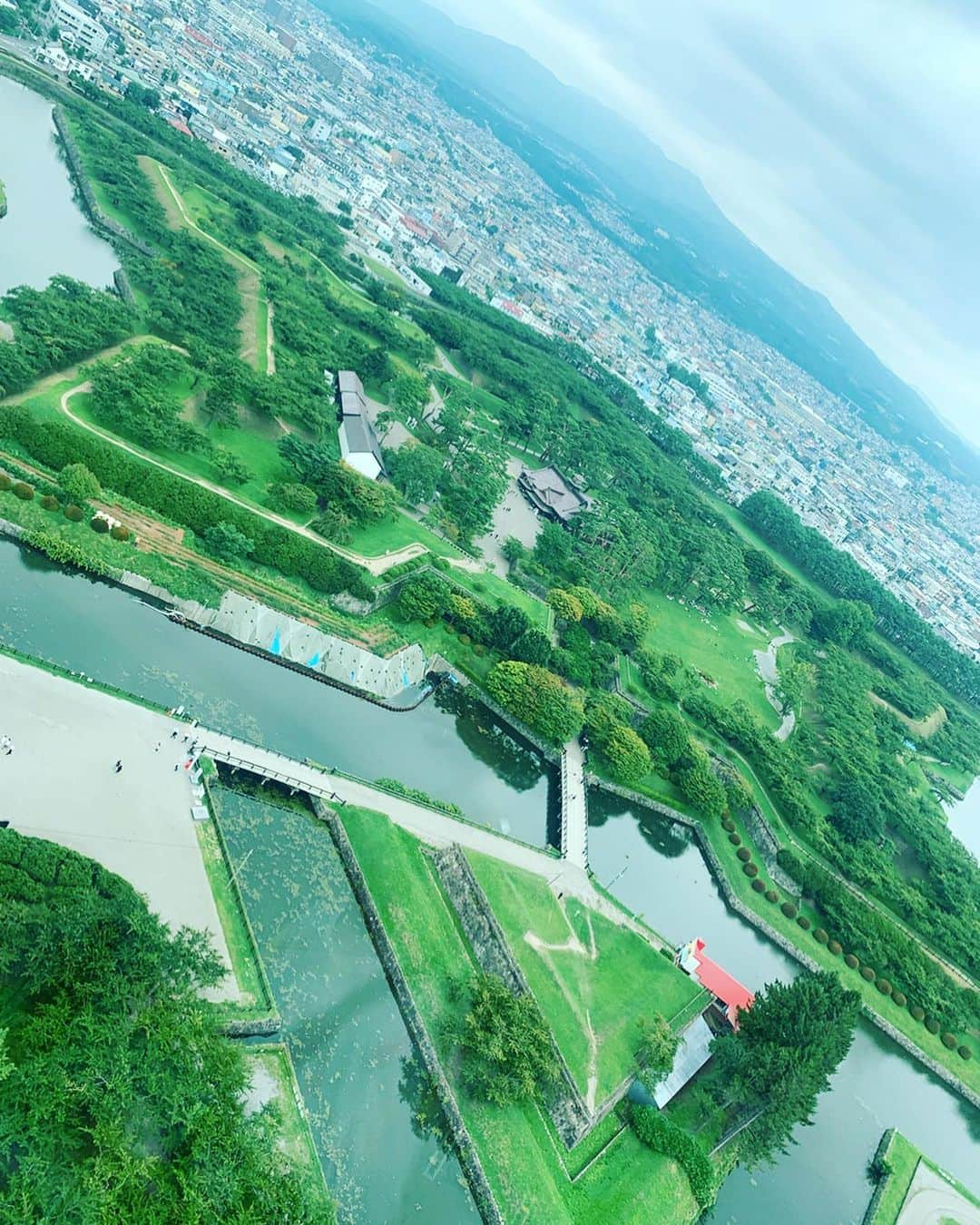 桜花由美さんのインスタグラム写真 - (桜花由美Instagram)「函館で時間があったので五稜郭タワーに登ってきました！ 綺麗やね。  今日は18時からoz新宿大会！ 関東に台風が来るニュースが流れてますが、風はちょっと吹いてるけどまだ晴れている。 台風が弱ければ良いけど。  台風には気をつけてください。  暴れてきます！ 今日からニューコスチューム！ ‪#wavepro ‬ ‪#女子プロレスラー ‬ ‪#プロレス ‬ ‪#プロレスラー ‬ ‪#女子プロレス‬ ‪#prowrestling‬ ‪#プロレスリングwave‬ #桜花由美 #波ヲタ #OZアカデミー #函館  #函館五稜郭タワー  #五稜郭タワー  #台風」9月8日 15時43分 - ohkayumi