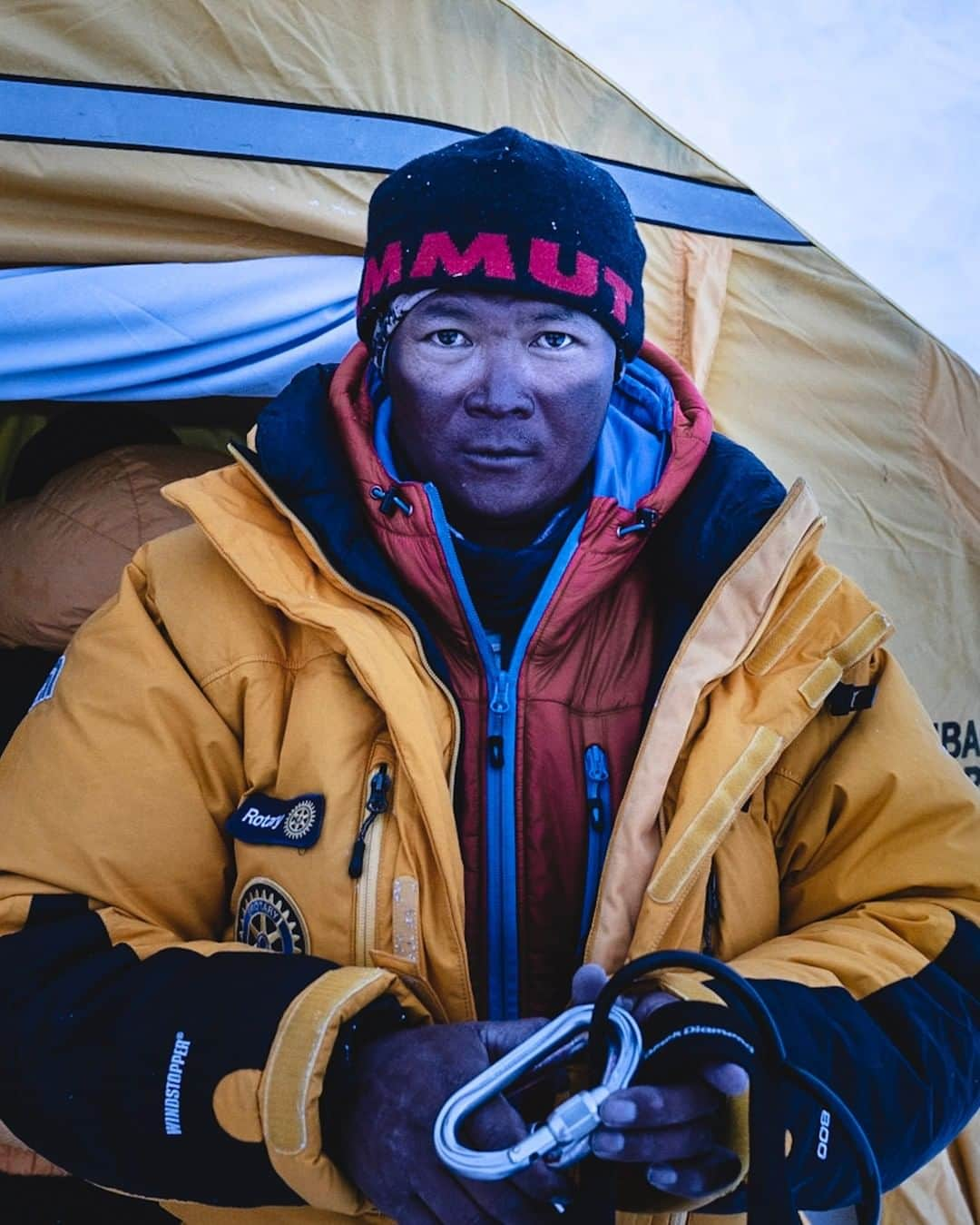 ナショナルジオグラフィックさんのインスタグラム写真 - (ナショナルジオグラフィックInstagram)「Photo by Renan Ozturk @renan_ozturk | A hallowed gaze after one of the most impressive feats I've ever seen. I didn’t realize the load carried by many climbing Sherpa (some of these high-altitude workers are also Gurung, Tamang, and other Nepali ethnicities) each year on Everest. Starting at 20,000 feet (6,000m) from Advanced Basecamp with a load of oxygen bottles up to 100 lbs, they carry gear all the way to high camp, near 28,000 feet (8,300m), and back in a single push through the night, only stopping to hydrate and eat at the North Col. In my opinion, this is a more impressive display of raw willpower and physical prowess than actually going to the summit. #toughjobs #portraitsonEverest  Follow @renan_ozturk for more form this #EverestMystery assignment.」9月8日 15時39分 - natgeo