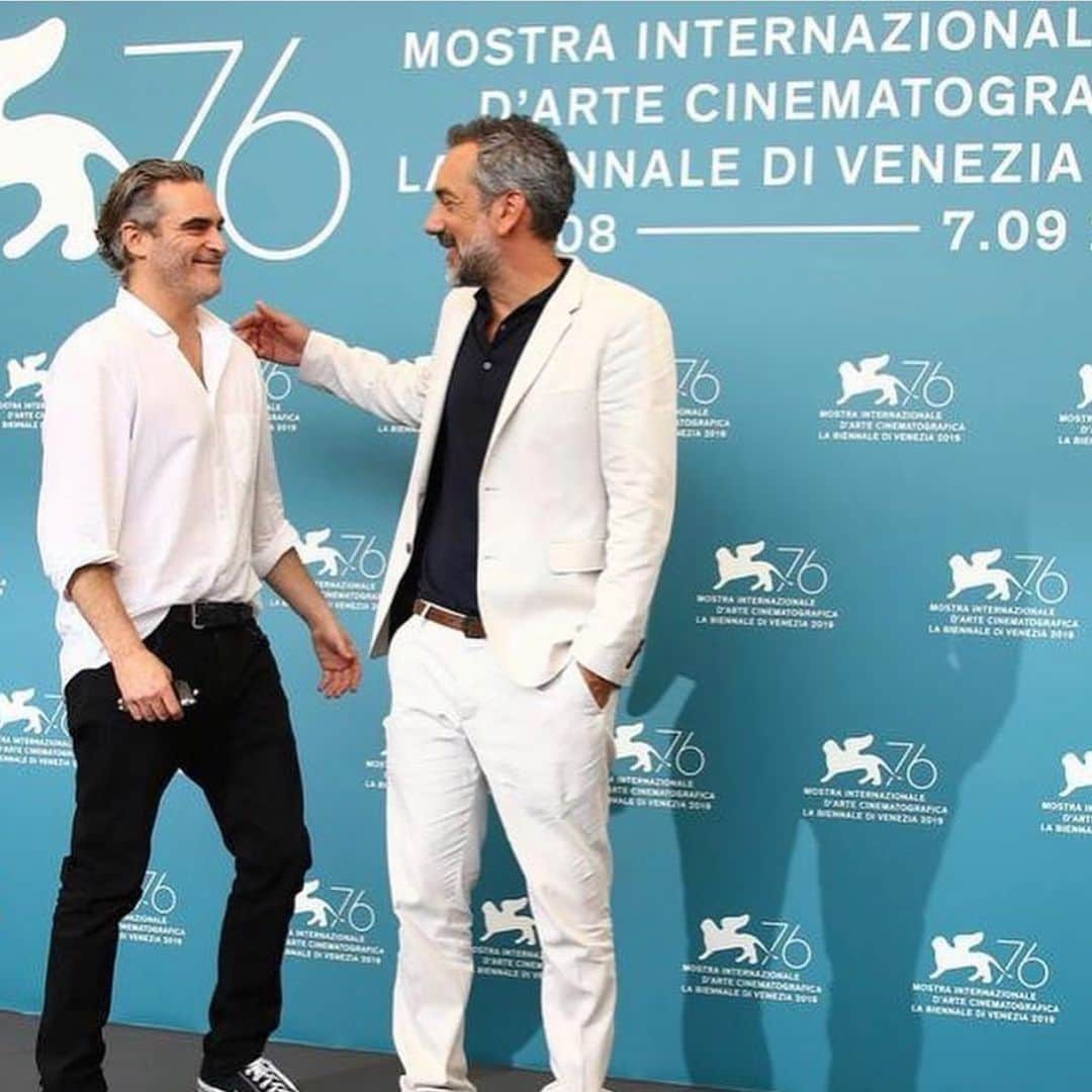 Warner Bros. Picturesさんのインスタグラム写真 - (Warner Bros. PicturesInstagram)「Regram from @toddphillips1: What a magical night in a magical city at a magical film festival. Thank you Venice!! #joker #venezia76 #goldenlion」9月8日 10時24分 - wbpictures