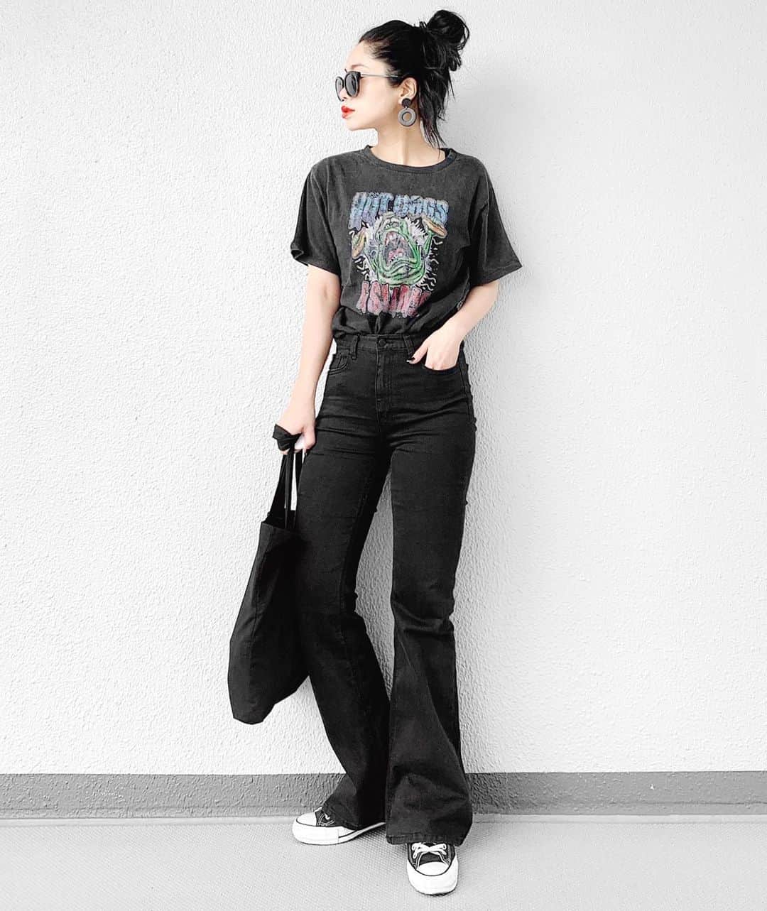 lve_xxxxのインスタグラム：「.﻿ .﻿ 👻⁉︎﻿ ﻿ @akte_official の﻿ Ghostbusters Tee﻿ ﻿ Back to the Future teeが﻿ お気に入り過ぎてこちらも捕獲🙆‍♀️﻿ ﻿ こちらは、Back to the Future teeと﻿ 比べるとサイズ感少し小さめなので﻿ inしても着られる👍✧﻿ ﻿ リフレッシュしに﻿ 整体&コルギ行ってきます☠️﻿ ﻿ ﻿ その他コーデアイテム詳細は﻿ WEARをご覧くださいませ。﻿ ﻿ WEAR ： lvexxxx ﻿ 💻 https://wear.jp/sp/lvexxxx/﻿ ﻿ －－－－－－－－－－－－－－－－－－﻿ ﻿ 📢コメント頂ける際は、﻿ 最新投稿にお願い致します。﻿ ﻿ 過去投稿に頂いた際、気がつかない事もあり﻿ お返事致しかねる場合が御座います🙇‍♀ ️﻿ ﻿」