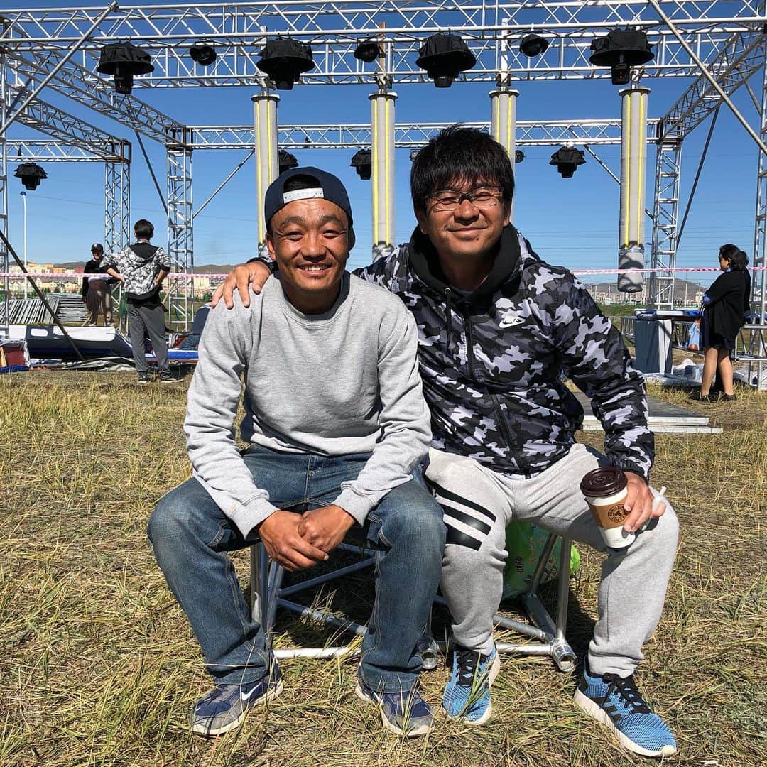 乾雅人のインスタグラム：「モンゴルの美術さん。俺の親戚の佐々木さんにそっくり。 He looks just like my extended family.」