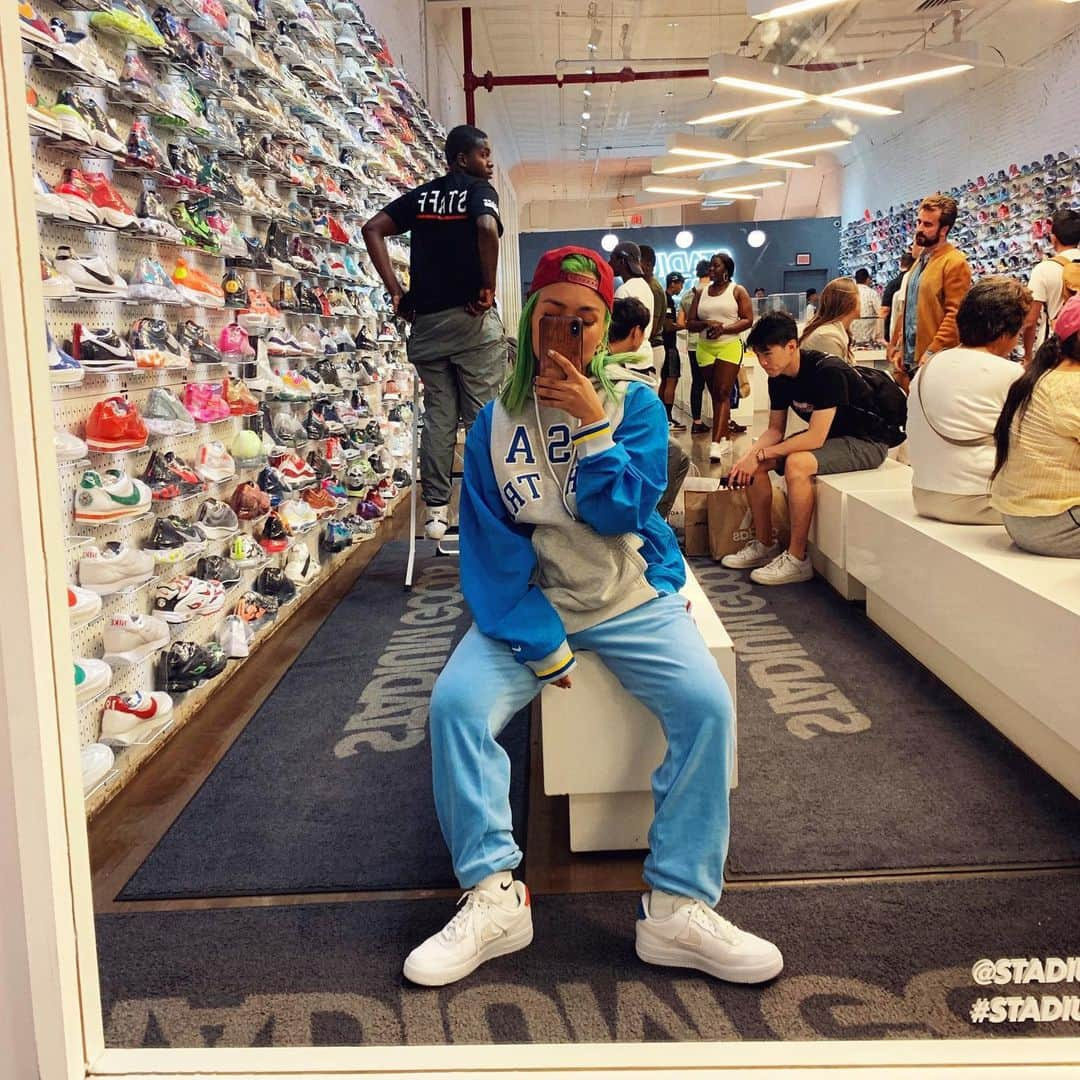 RIEHATAさんのインスタグラム写真 - (RIEHATAInstagram)「when there are bunch of shoes but there's no the one i'm wearing😏💎 #NikeAmbassador」9月8日 10時44分 - riehata