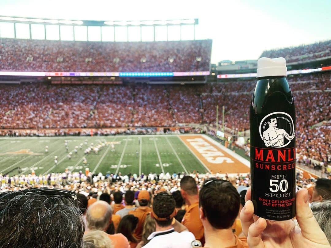 レイン・ギャリソンさんのインスタグラム写真 - (レイン・ギャリソンInstagram)「It’s a #manly kind of game on and off the field! #longhorns #tigers #collegefootball Thank you @jordanrayfox @msalyers264」9月8日 11時10分 - thelanegarrison