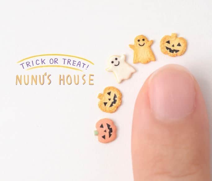 Nunu's Houseさんのインスタグラム写真 - (Nunu's HouseInstagram)「🎃 ハロウィンクッキー型の販売を はじめました。通常の焼き色に加え アイシングクッキーとしても 楽しんで下さいね🍪🍬 販売はプロフィールのリンクから 確認できます🛒  #nunushouse  #田中智 #ミニチュア #miniature #ハロウィン #クッキー」9月8日 11時42分 - nunus_house