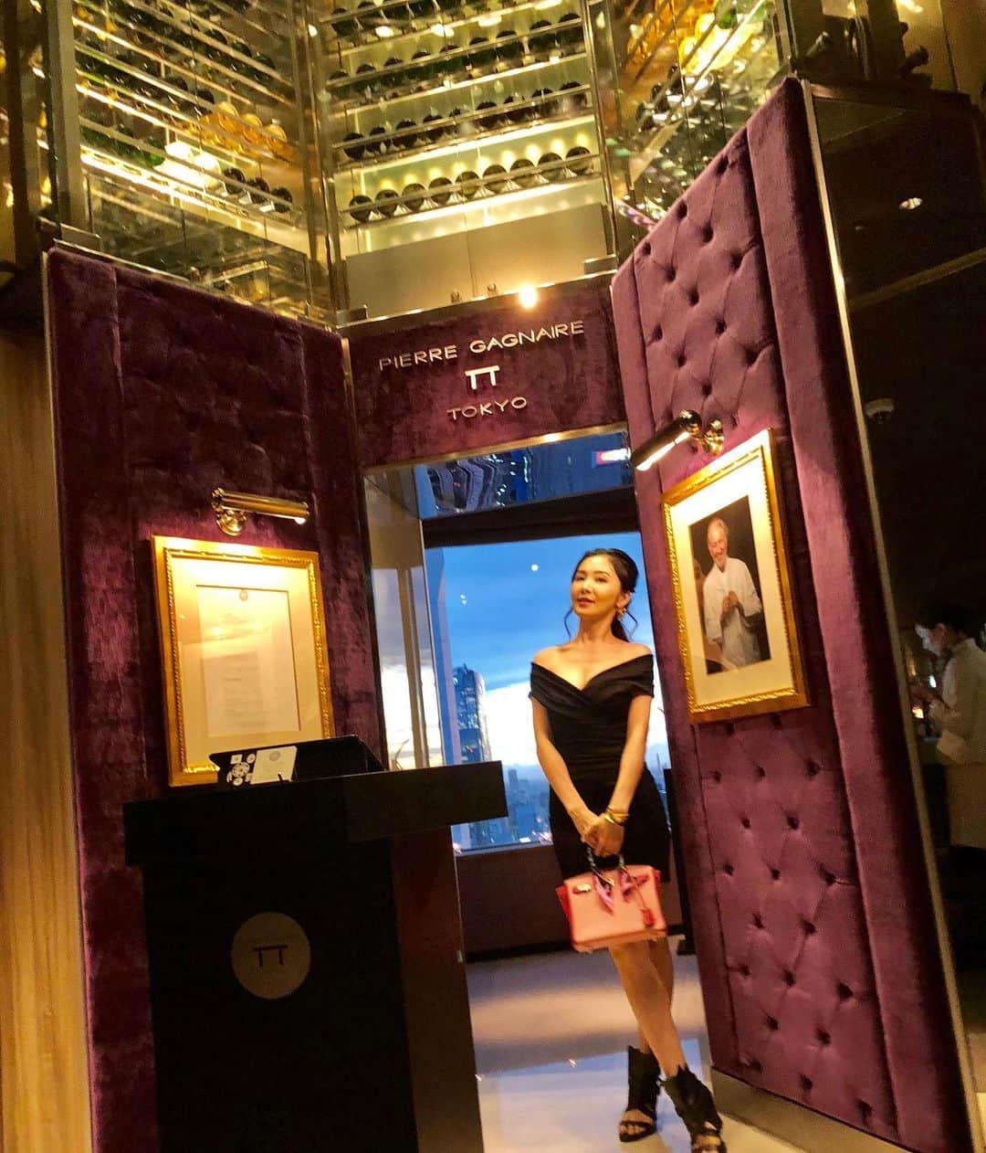 mycoのインスタグラム：「【8月の思い出】 PIERRE GAGNAIRE TOKYOへ🍴 ため息出ちゃうほど素敵な料理で幸せな時間でした💜 お気に入りのワンピとバックで👜  dress @dolcegabbana  bag @hermes  @pierregagnaire #pierregagnaire  #東京グルメ #2つ星レストラン #ミシュラン #michelin #ootd  #dolceandgabbana #hermes #birkin #birkinspecialorder」