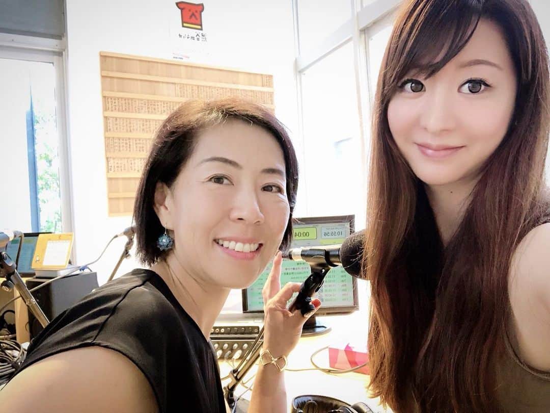 のインスタグラム：「今日の【渋谷のラジオ】渋谷旅ママ最先端テクノロジーは、スポーツジャーナリスト（スポーツライター）であり、ヨガ・ピラティスアドバンスインストラクターの今井美紀先生にお越しいただきました！﻿ ﻿ いつお会いしてもサバサバして元気な今井先生﻿ ﻿ 正しい姿勢の保ち方などを教えていただき、実践した瞬間に胸とお腹の位置が変わりました﻿ ﻿ 手作りのアクセサリーを作るのがご趣味だそうでとっても可愛いピアスをいただきました^_^﻿ ﻿ ありがとうございました😊﻿ ﻿ #渋谷のラジオ﻿ #渋谷旅ママ最先端テクノロジー﻿ #今井美紀﻿ #ヨガ﻿ #ピラティス﻿ #スポーツジャーナリスト」