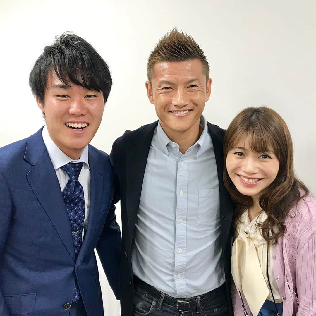 服部優陽のインスタグラム：「⚽️﻿ #ルヴァンカップ の準々決勝 ﻿ #ガンバ大阪 vs #FC東京 の第一戦を﻿ 解説 #播戸竜二 さん リポート #田中めぐみ さんと﻿ 実況担当で中継しました！﻿ ﻿ Jリーグ初のVAR導入試合で﻿ 早速のVARでゴール取消もあり、﻿ 実況しながら熱が入る一戦！﻿ ﻿ 悪天候で試合開始が30分遅れるハプニングも、﻿ 解説の播戸さんの巧みな話術でなんとか﻿ 乗り切ることができました。﻿ ﻿ 播戸さん、田中さん、﻿ 本当にありがとうございました🙇‍♂️﻿ ﻿ 注目の第2戦は今日9/8(日)！﻿ 準決勝に駒を進めるのは果たして！？﻿ ⚽️﻿ #サッカー #jリーグ #サッカー中継 #ルヴァン杯」