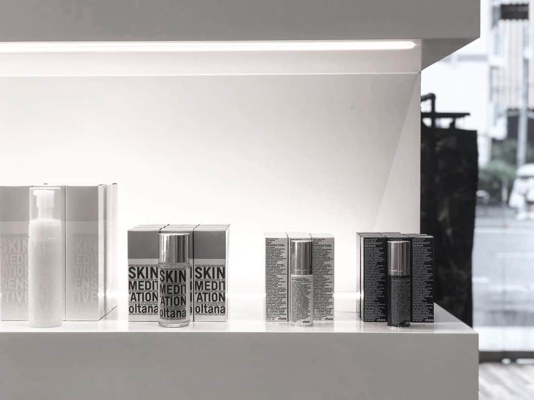 小川哲史のインスタグラム：「FORSOMEONE FLAGSHIP STORE では @forsomeone_official のフルコレクションの他に @oltanaskincare のスキンケア用品や  @apfr_official のルームフレグランス  @vitalmaterial_jpn のWaxやバスソルトなどもお取扱いしておりますので 是非お試しになって頂けたらと思います。  FORSOMEONE FLAGSHIP STORE  東京都目黒区東山2-3-4 1F ☎︎03-5708-5838 #forsomeone  #oltana  #apfr #apothekfragrance  #vitalmaterial」