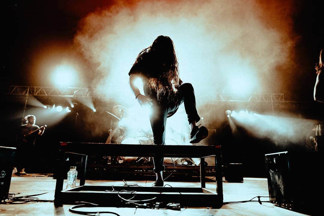 のインスタグラム：「#TheEarthTour kicks off in a couple weeks @ the Teragram Ballroom in LA! Will you be joining us? 🤔🤘💥」