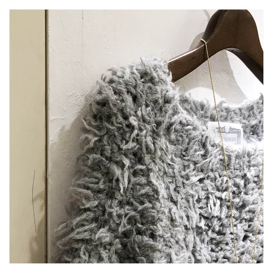 BEARDSLEY offcial instagramさんのインスタグラム写真 - (BEARDSLEY offcial instagramInstagram)「寒さが恋しくなる knit。 . . knit ¥34,000+TAX BEARDSLEY necklace ¥13,000+TAX ROSAMENDEZ . . . #beardsley #2019aw #artist #knitter #rosamendez #accessory #ビアズリー #秋冬 #ニット」9月8日 12時58分 - beardsley.pr