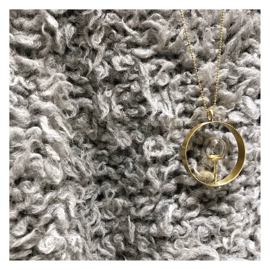 BEARDSLEY offcial instagramさんのインスタグラム写真 - (BEARDSLEY offcial instagramInstagram)「寒さが恋しくなる knit。 . . knit ¥34,000+TAX BEARDSLEY necklace ¥13,000+TAX ROSAMENDEZ . . . #beardsley #2019aw #artist #knitter #rosamendez #accessory #ビアズリー #秋冬 #ニット」9月8日 12時58分 - beardsley.pr