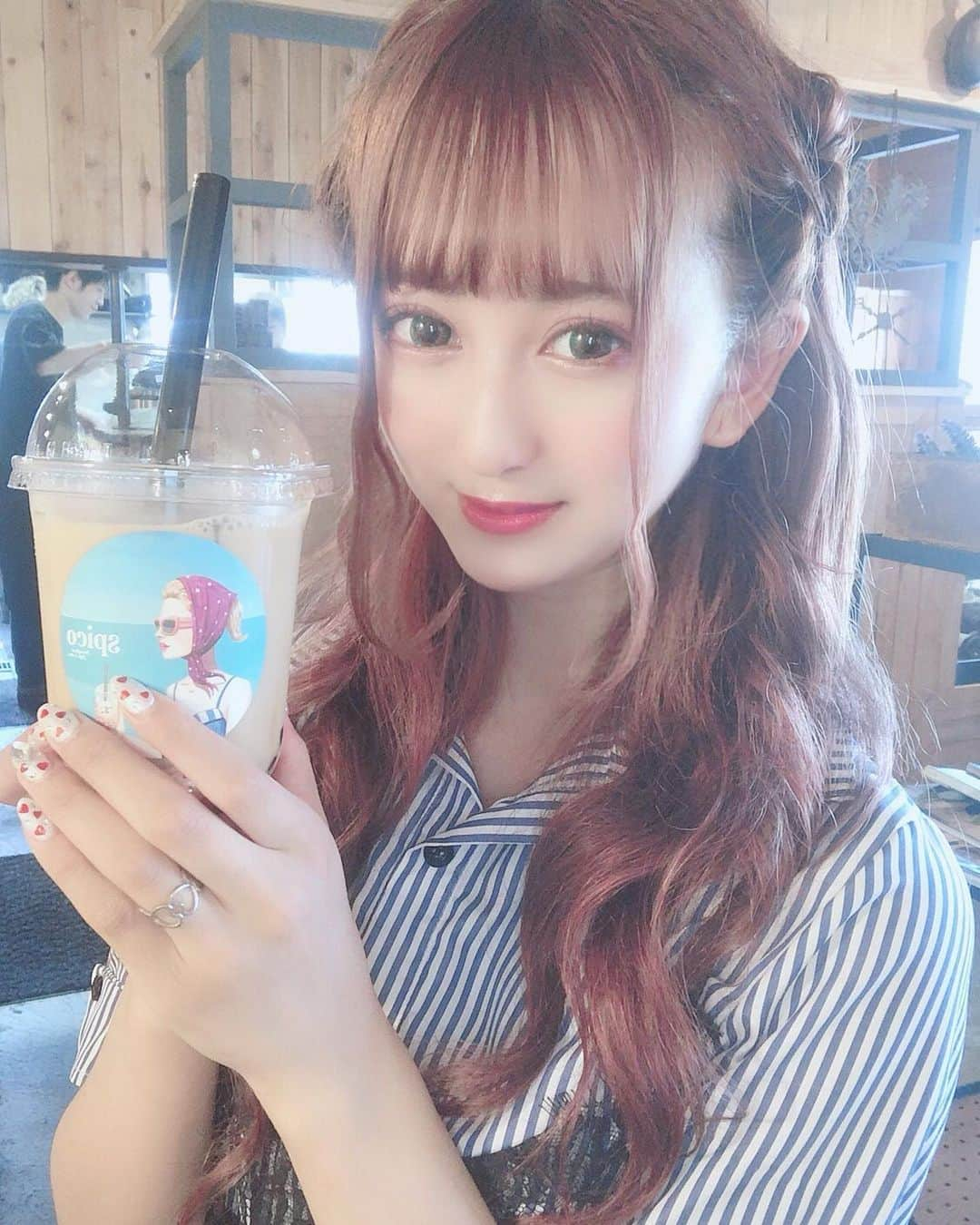 空美夕日さんのインスタグラム写真 - (空美夕日Instagram)「おしゃれなカフェにお母さんと🐰」9月8日 13時07分 - pakimicha