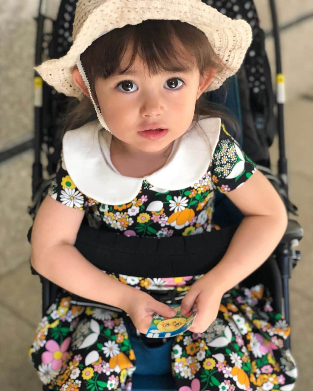 舟橋菜々さんのインスタグラム写真 - (舟橋菜々Instagram)「メルボルンでフラッと入った子供服のお店で一目惚れしたワンピース👗 作りもしっかりしているし、何よりもレトロな花模様が可愛い🌼 こういう柄の飴あるよね？ チェルシーだっけ？🍬🤔 Ruka got this dress in Melbourne. I love it so much! #dress#fashion#outfit#ootd#baby#instababy#justbaby#kid#cute#love#happy#smile#ドレス#ワンピース#子供服#ファッション#赤ちゃん#子供#育児#子育て#親バカ部#ベビフル#ママリ#コドモノ」9月8日 13時06分 - wombatnana