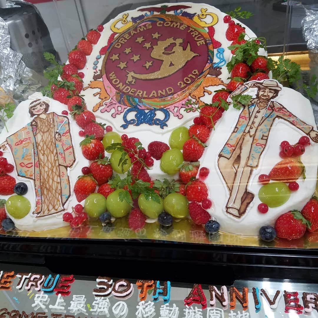 勝田一樹のインスタグラム：「ドリカムワンダーランド2019❗ 京セラドーム大阪🎵２日目❗  たこ焼き🐙ウマウマでヨロシクです😃✌️ #ドリカムワンダーランド2019 #ドリカム #勝田一樹 #kazukikatsuta  #ディメンション #dimensionjazz  #京セラドーム」