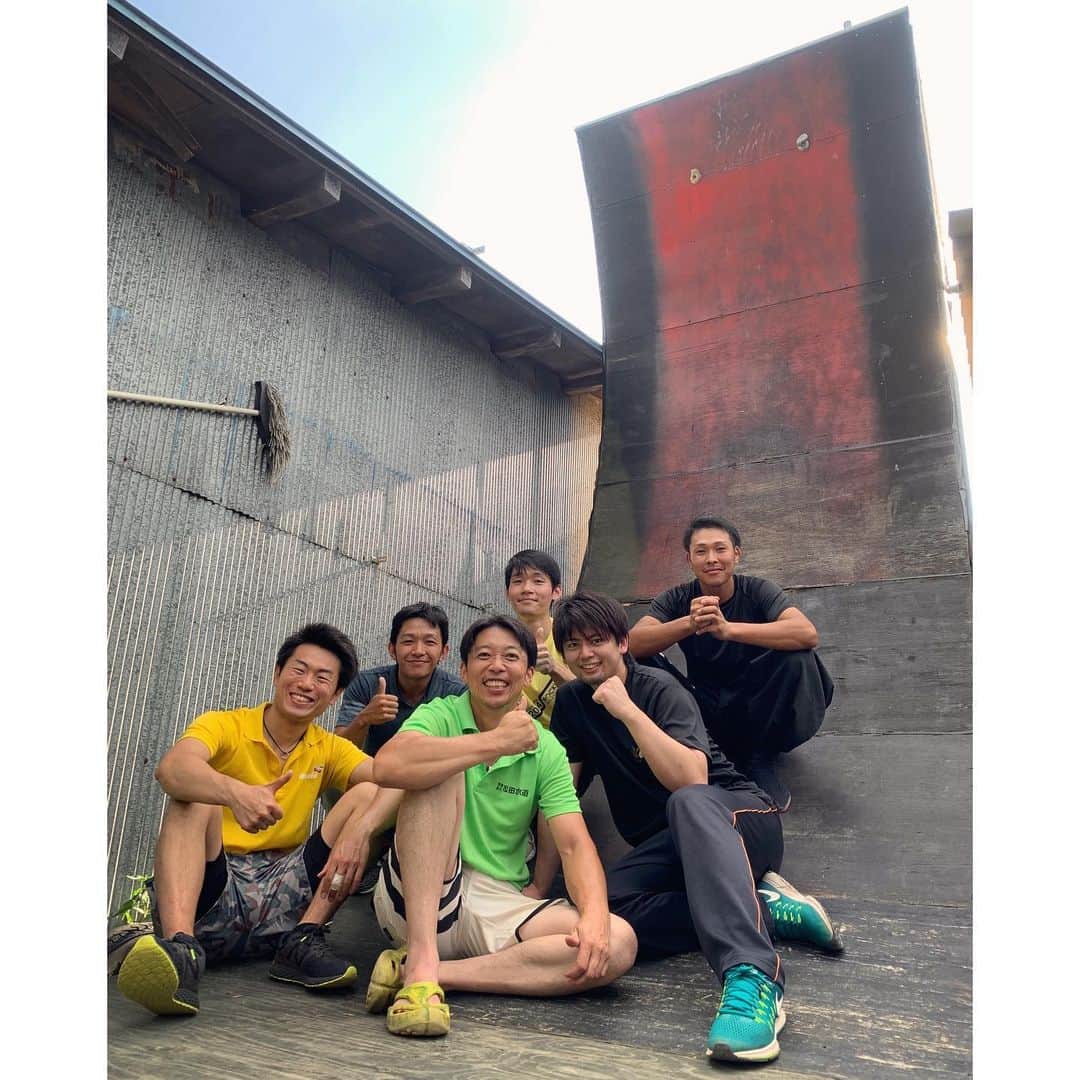砂川信哉のインスタグラム：「脱毛直後で顔が大変ですが、そんなことは気にせず合トレに行ってきました！！！ めちゃくちゃ凄い皆さんから、懇切丁寧に沢山教えていただいて感謝カンゲキ雨嵐」