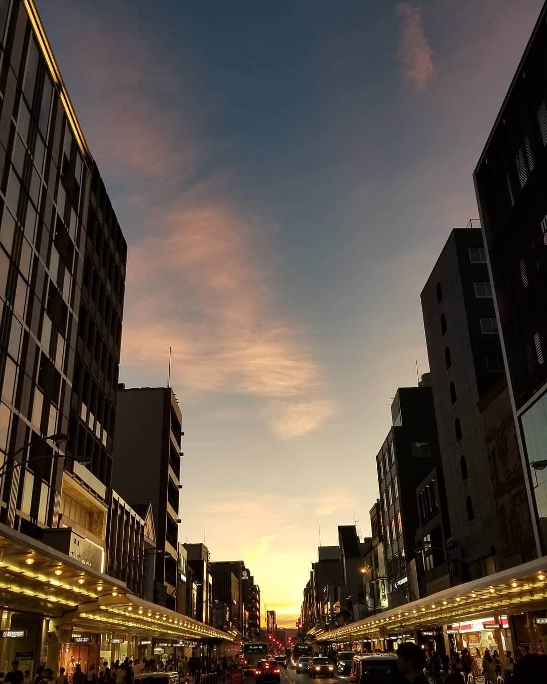谷口キヨコさんのインスタグラム写真 - (谷口キヨコInstagram)「キレイやった…こんなに暑いのに…ほんまは秋なんやなぁ。」9月9日 0時46分 - kiyokotaniguchi
