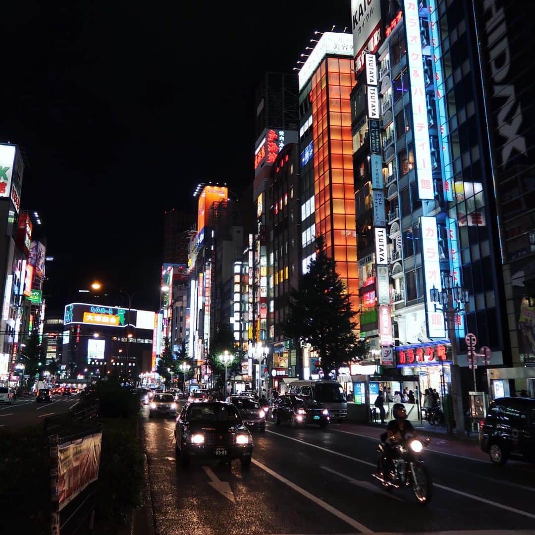ステファニー・ヨーステンさんのインスタグラム写真 - (ステファニー・ヨーステンInstagram)「Good night Tokyo 🌙 #tokyonights #shinjuku #nightscene #neonlights #新宿 #夜景 #ネオン」9月8日 23時35分 - stefaniejoosten