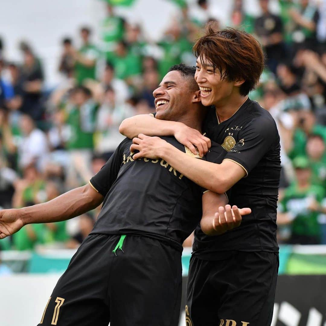 井上潮音のインスタグラム：「勝利！ 今日も応援ありがとうございました！  #東京ヴェルディ #tokyoverdy」