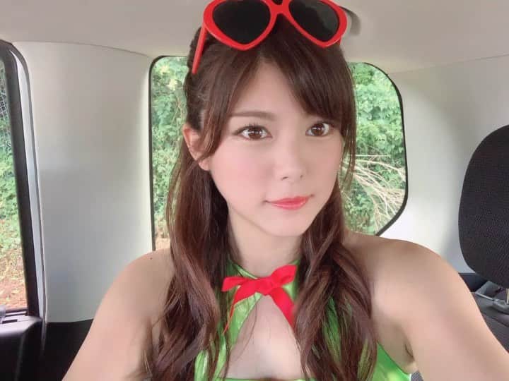 熊林保奈美のインスタグラム：「* . SUPER GT Rd.6 オートポリス 300km RACE . 不安定な天気で心配でしたが、 48号車はクラス21位でフィニッシュとなりました🏁 応援ありがとうございました😊 . 朝の空き時間に、 今日はハーフアップにしたよーって撮ってたら 帰りの飛行機欠航のお知らせ来て 熊本もう1日楽しんで帰る事になりやした🧸 . * #superGT #SGT2019 #SGT #GT300 #スーパーGT #フロンティアキューティーズ #植毛goandfun #goandfun #motorsports #autosport #racequeen #レースクイーン #RQ #モデル #熊林保奈美 #道産子 #Japanesegirl #paddokgirls #pitgirl #instalike #맞팔 #선팔」