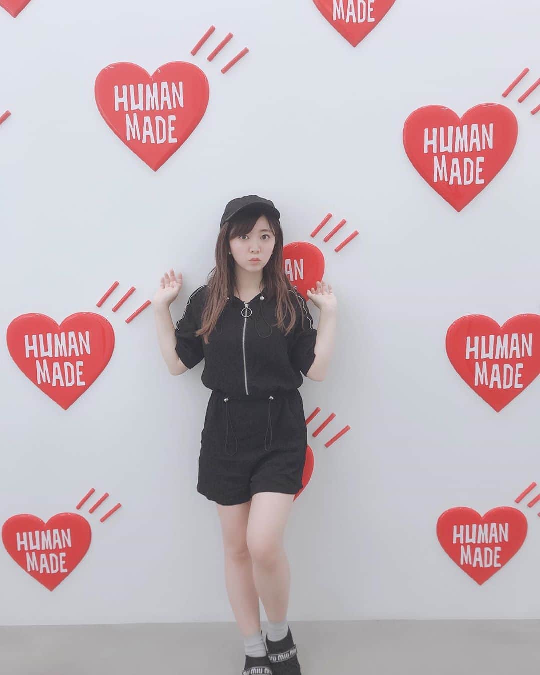 伊藤彩沙さんのインスタグラム写真 - (伊藤彩沙Instagram)「昨日ちょうどこじはるさんのVLOGで京都のHUMAN MADEに行ってたから帰る前に行ってきた💖(ファン笑) Tシャツげっと✊ #humanmade」9月9日 0時14分 - ayasacream