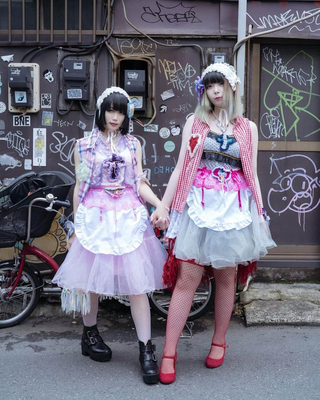 いおりのインスタグラム：「charlem project💖  ストリート×charlem girls🐈  charlemのお洋服 アイテムを纏った女の子と写真家のコラボ作品」