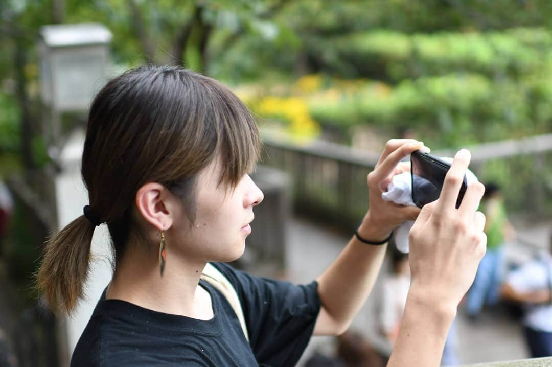 小林私さんのインスタグラム写真 - (小林私Instagram)「江ノ島に行きました。 理由:海が呼んでいたので  色々楽しかったのですが、神社で真っ白な鳩を噛み殺している猫が良すぎて他の記憶があんまりないです。 次は鎌倉に行きたいなと思ってるので、鎌倉の鳩がどんな風に殺されるのかが今から楽しみです。そもそも鳩目線だと鳩サブレーって狂ってますよね。そういう意味では、僕らの心なんて既に死んでいるのかもしれません。  そういえば小林のフォロワーには日本人以外も数多くいらっしゃるんですが、この文章とか翻訳して読むんですかね？大変だね  photo by (@tananasho )  #江ノ島 #江ノ島観光 #enoshima #photo #model #顔良男」9月8日 15時51分 - iambeautifulface