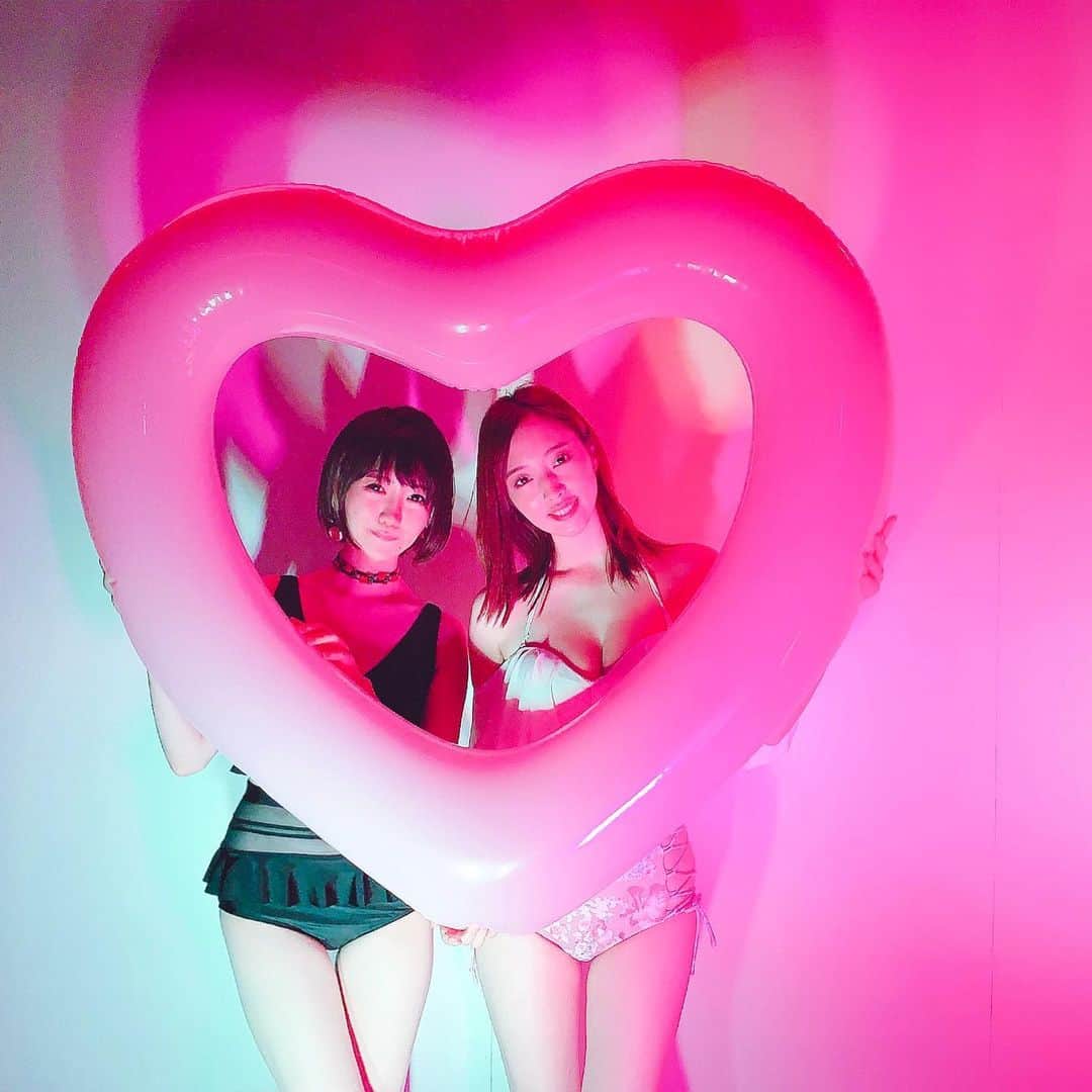 マコ・プリンシパルのインスタグラム：「Summer memory🧜‍♀️🧜‍♀️💕 ・ 👙 ・ 👙 ・ #CanCamナイトプール #Nightpool #swimming #summer #summervacation #CanCamNightpool #東京プリンスホテルガーデンプール #東京プリンスホテルナイトプール 東京プリンスホテル  #ナイトプール #人魚 CanCam」
